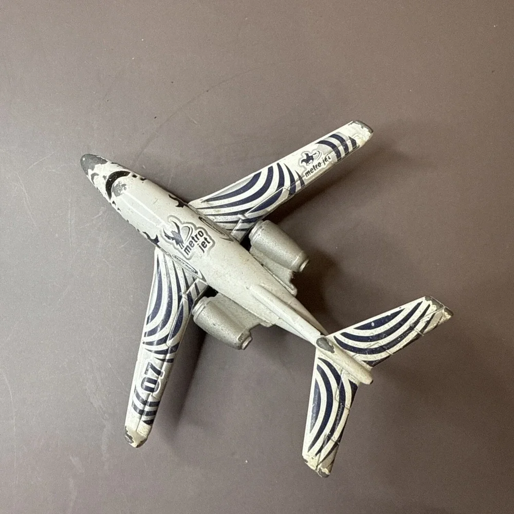 Vintage 2002 Matchbox METRO JET Plane Diecast with White/Blue  Zebra Design 4